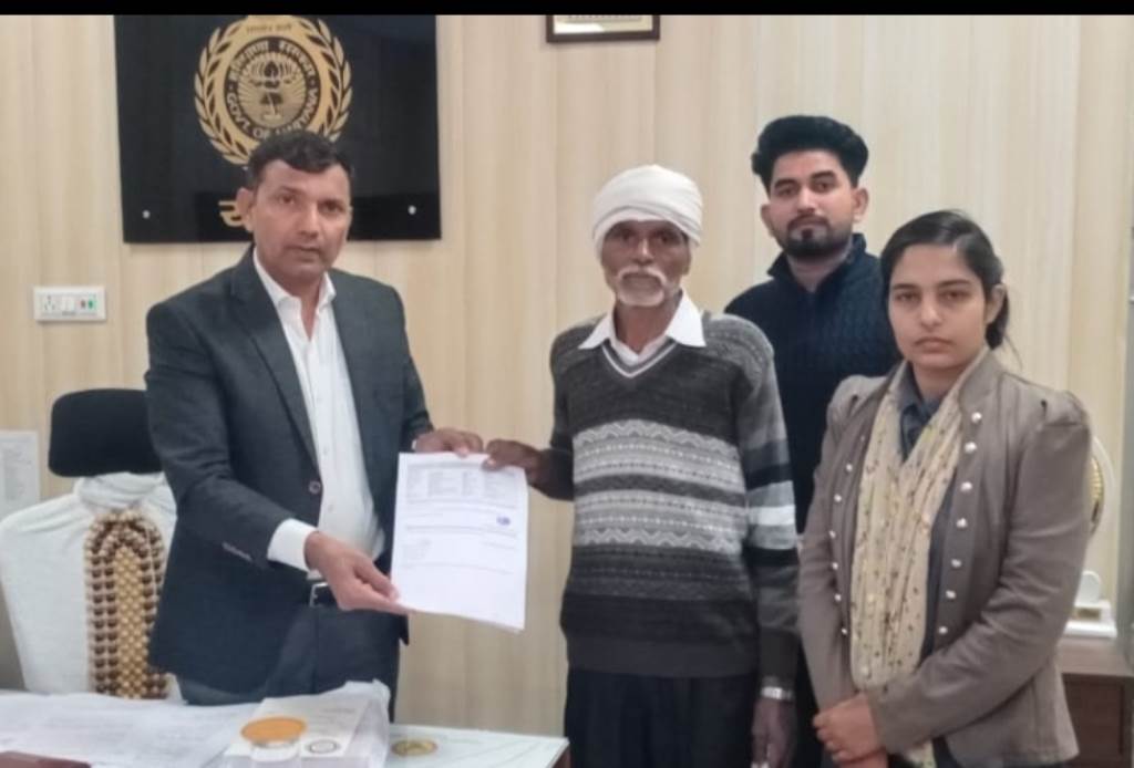 SDM Surendra Singh heard public complaints at the Samadhan Camp